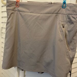 KYODAN Freedom Trail Women’s “Athletic Skort” Size Small Gray Zip Back EUC